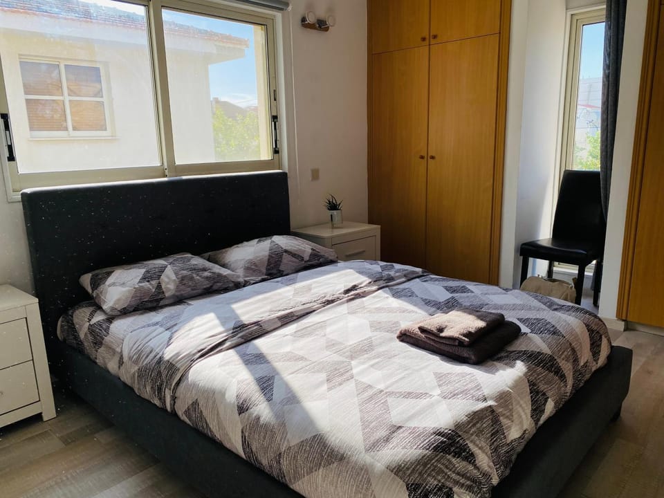Bed, Bedroom, towels, wardrobe