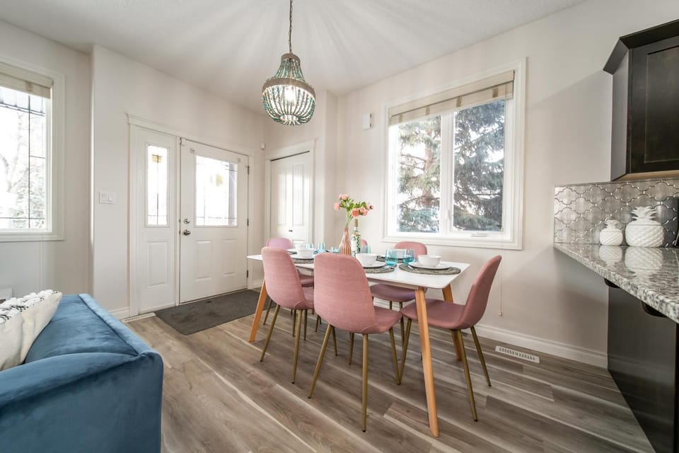 Seating area, Dining area