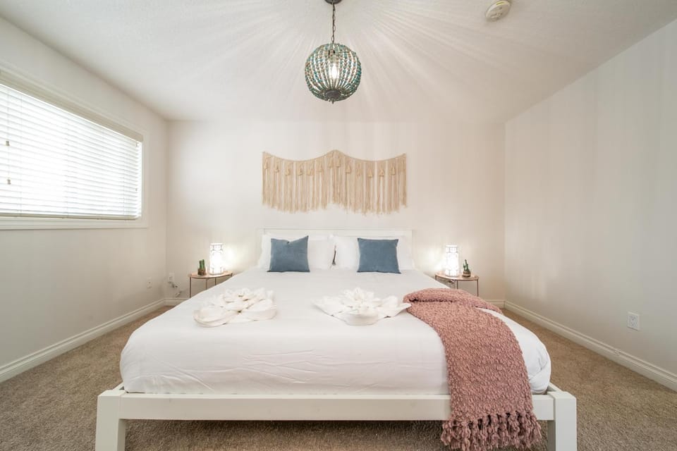 Bed, Bedroom