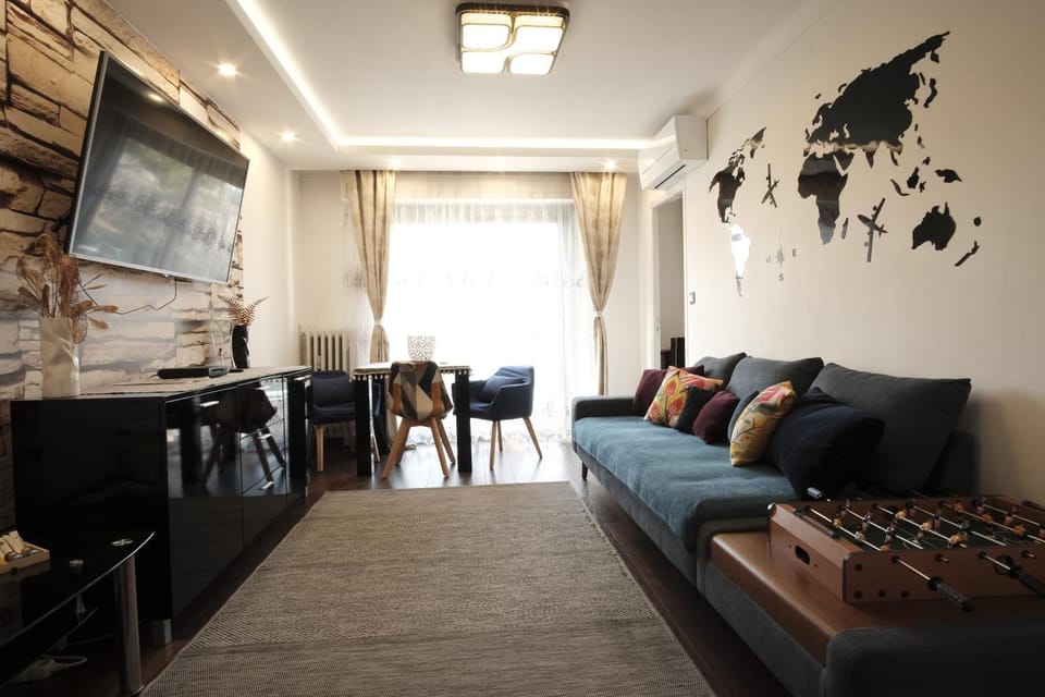Communal lounge/ TV room, Game Room, Living room, air conditioner