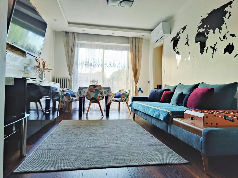 Communal lounge/ TV room, Living room