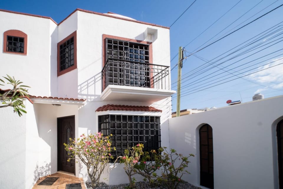PENINSULA STAYS 3 BR House & AC + Private Parking + FAST WIFI House in State of Quintana Roo