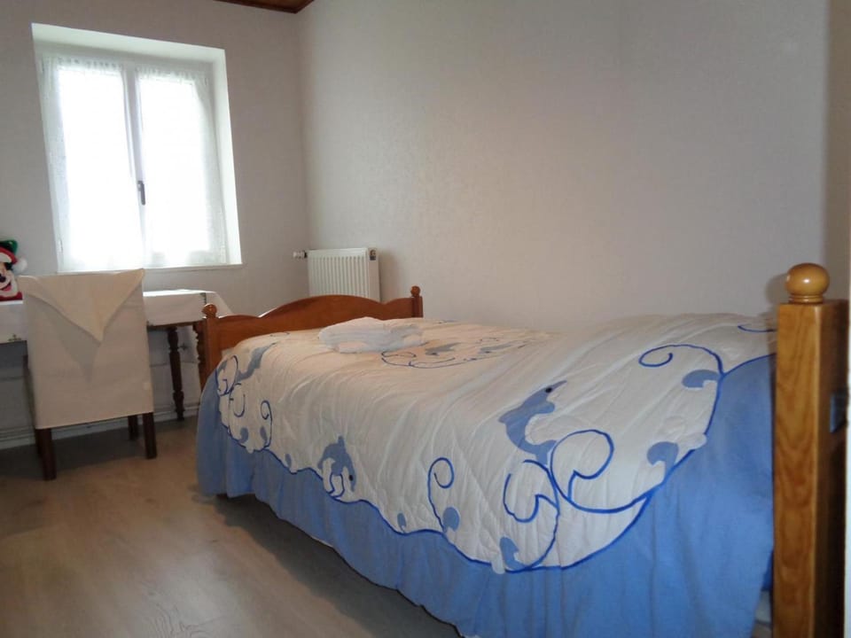 Gîte chaleureux avec animaux admis et wifi à Saint-Jean-la-Vêtre - FR-1-496-248 House in Auvergne-Rhône-Alpes