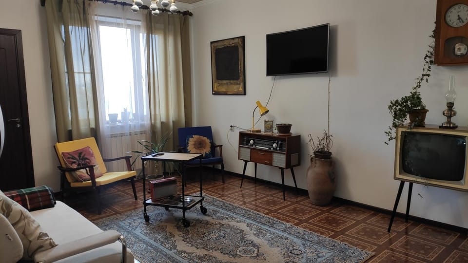 Communal lounge/ TV room, TV and multimedia, Living room, Seating area