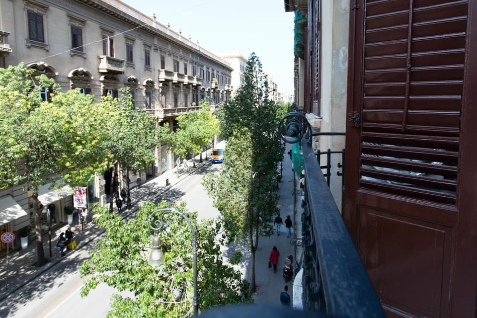 Neighbourhood, Street view