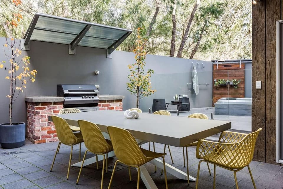 Djurapin - Sophisticated Coastal Haven with Jacuzzi House in Dunsborough