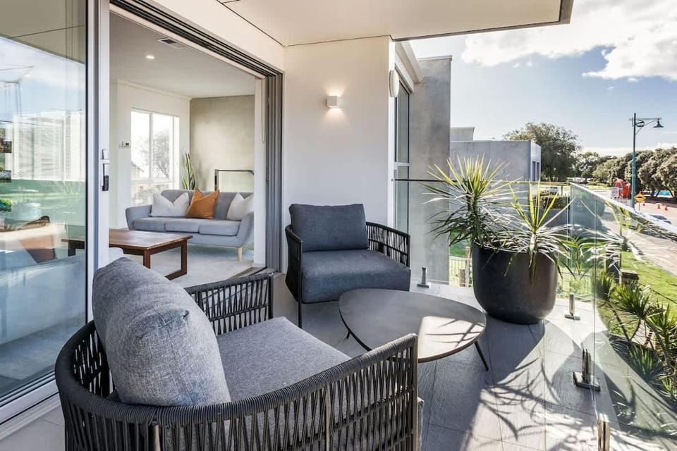 Djurapin - Sophisticated Coastal Haven with Jacuzzi House in Dunsborough