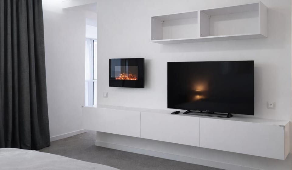 TV and multimedia, Photo of the whole room, fireplace