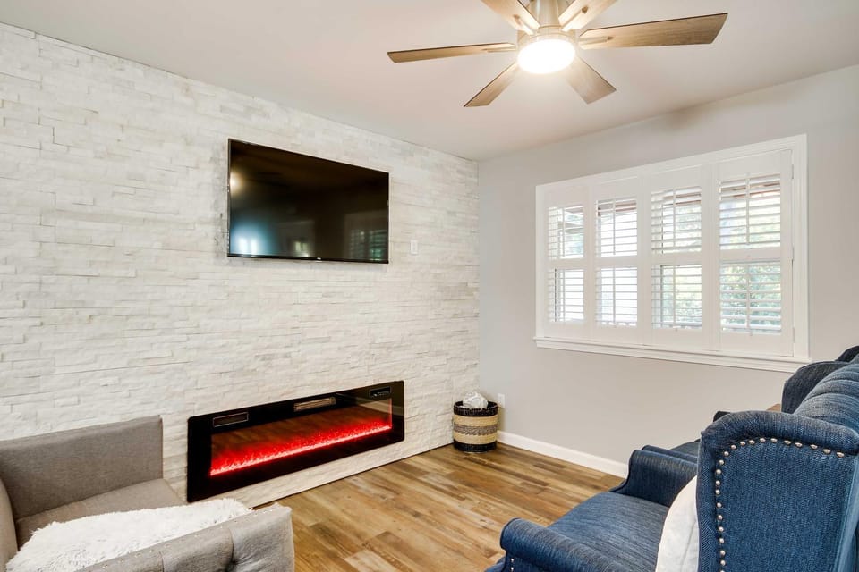 Step-Free Home w/ Fire Pit - 3 Miles to USC! House in Columbia