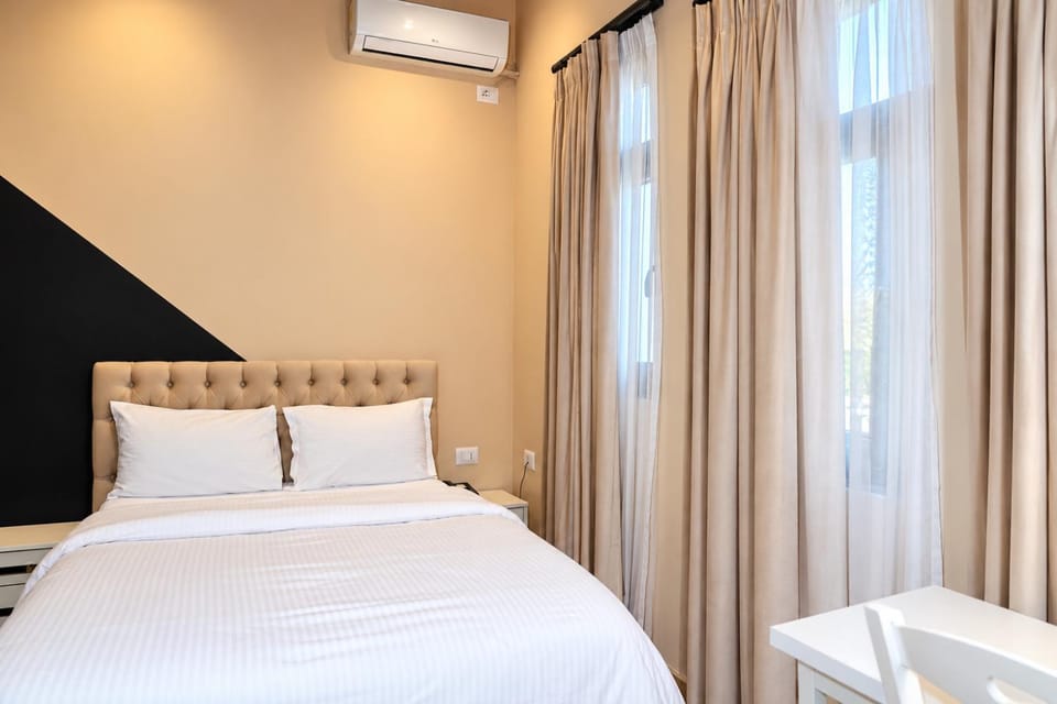 Bed, Photo of the whole room, Bedroom, air conditioner