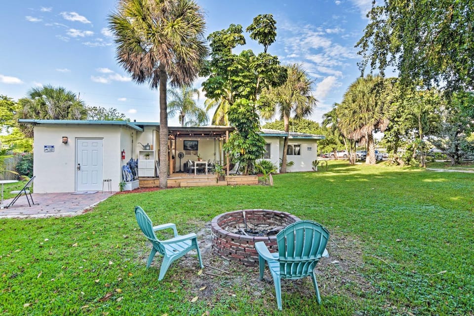 1 Block to Deerfield Beach: Studio w/ Fire Pit! Apartment in Deerfield Beach
