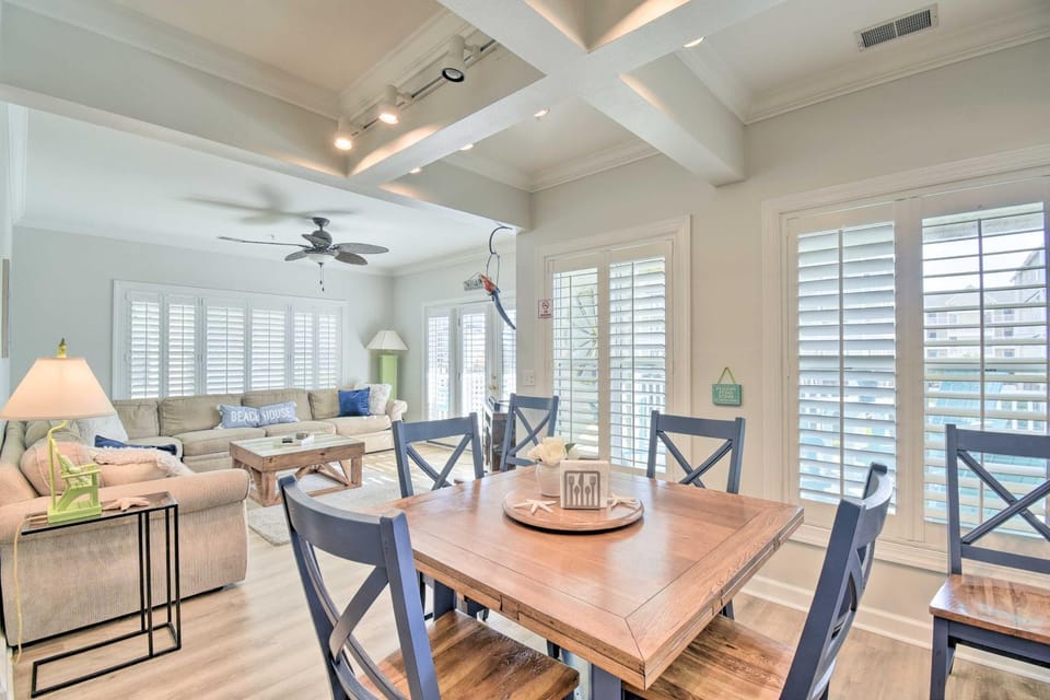 Ocean Isle Condo with Community Pool & Hot Tub! House in Ocean Isle Beach