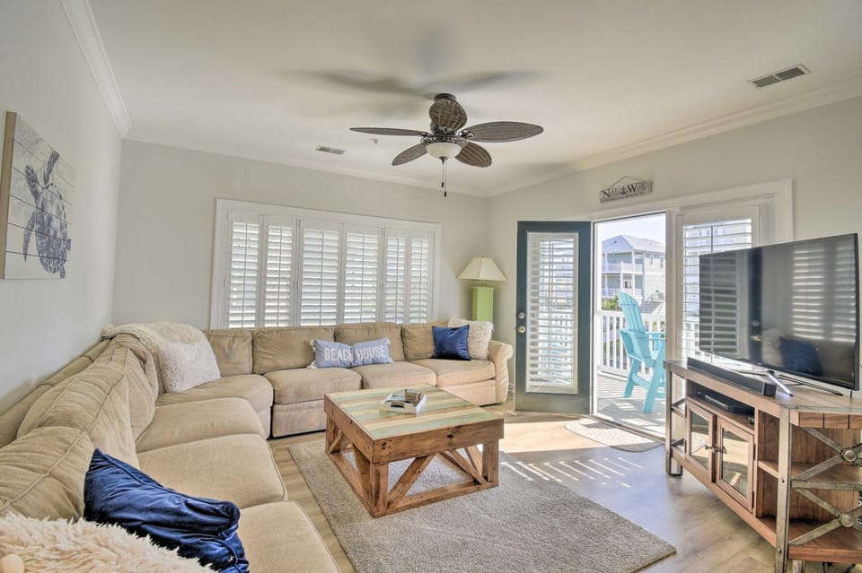 Ocean Isle Condo with Community Pool & Hot Tub! House in Ocean Isle Beach