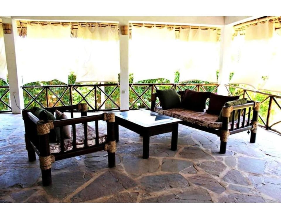 Property building, Restaurant/places to eat