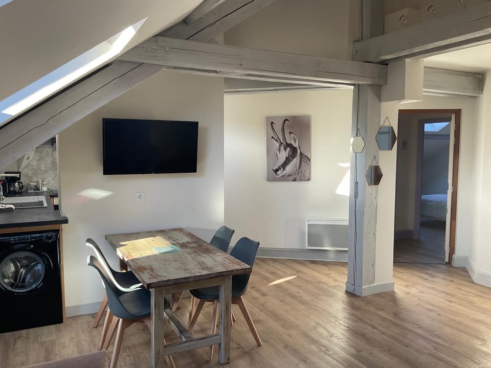 Les 4 flocons, Gerardmer centre, à 100m du lac, avec PISCINE , wifi, parking, jardin Apartment in Gérardmer