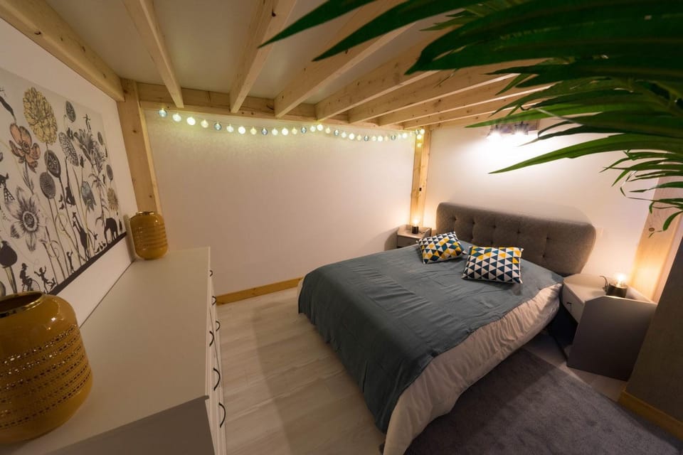 Bed, Photo of the whole room, Bedroom