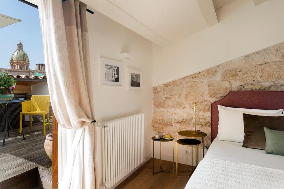 Bedroom, City view