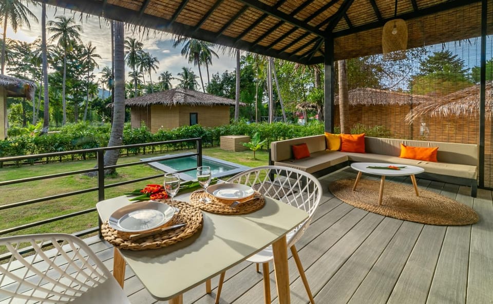 Garden, View (from property/room), Balcony/Terrace, Living room, Seating area, Dining area, Garden view, Pool view, Swimming pool