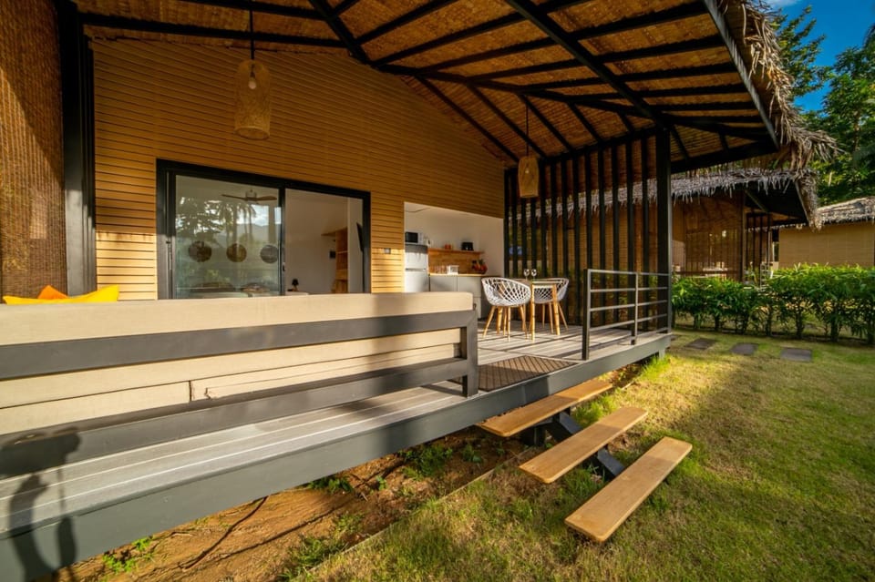 Property building, Garden, Balcony/Terrace, Dining area