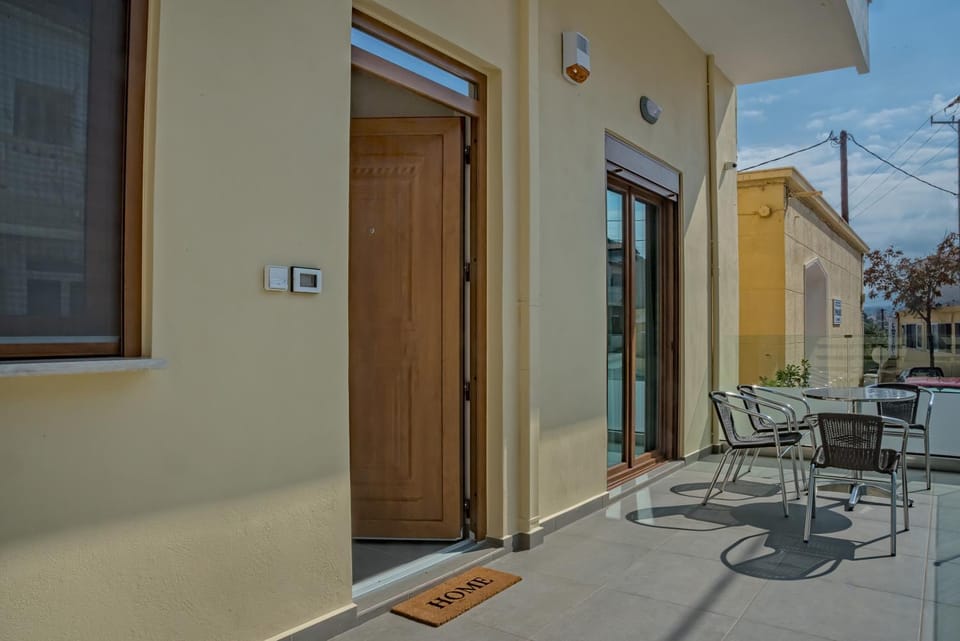 Facade/entrance, Balcony/Terrace