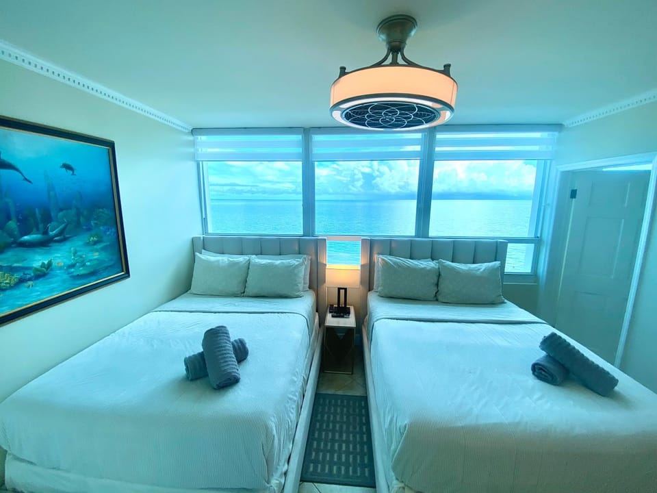 Large luxurious direct ocean front Penthouse or Deluxe 1 BR ocean front condo-Beach access- Free parking- Remodeled Apartment in Miami Beach