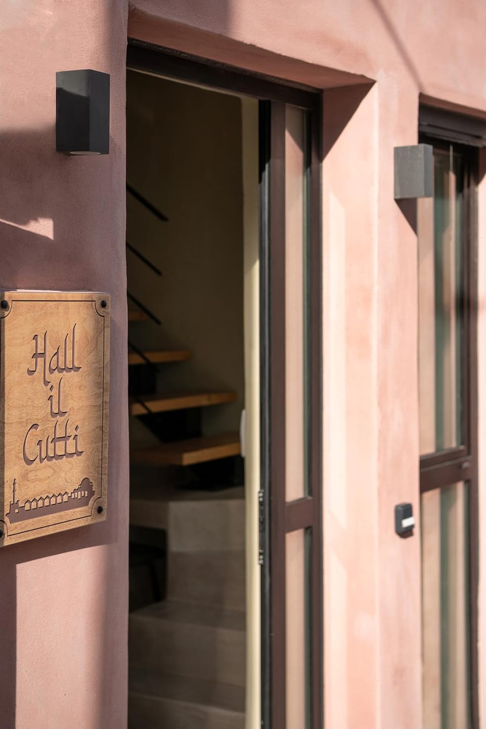 Facade/entrance