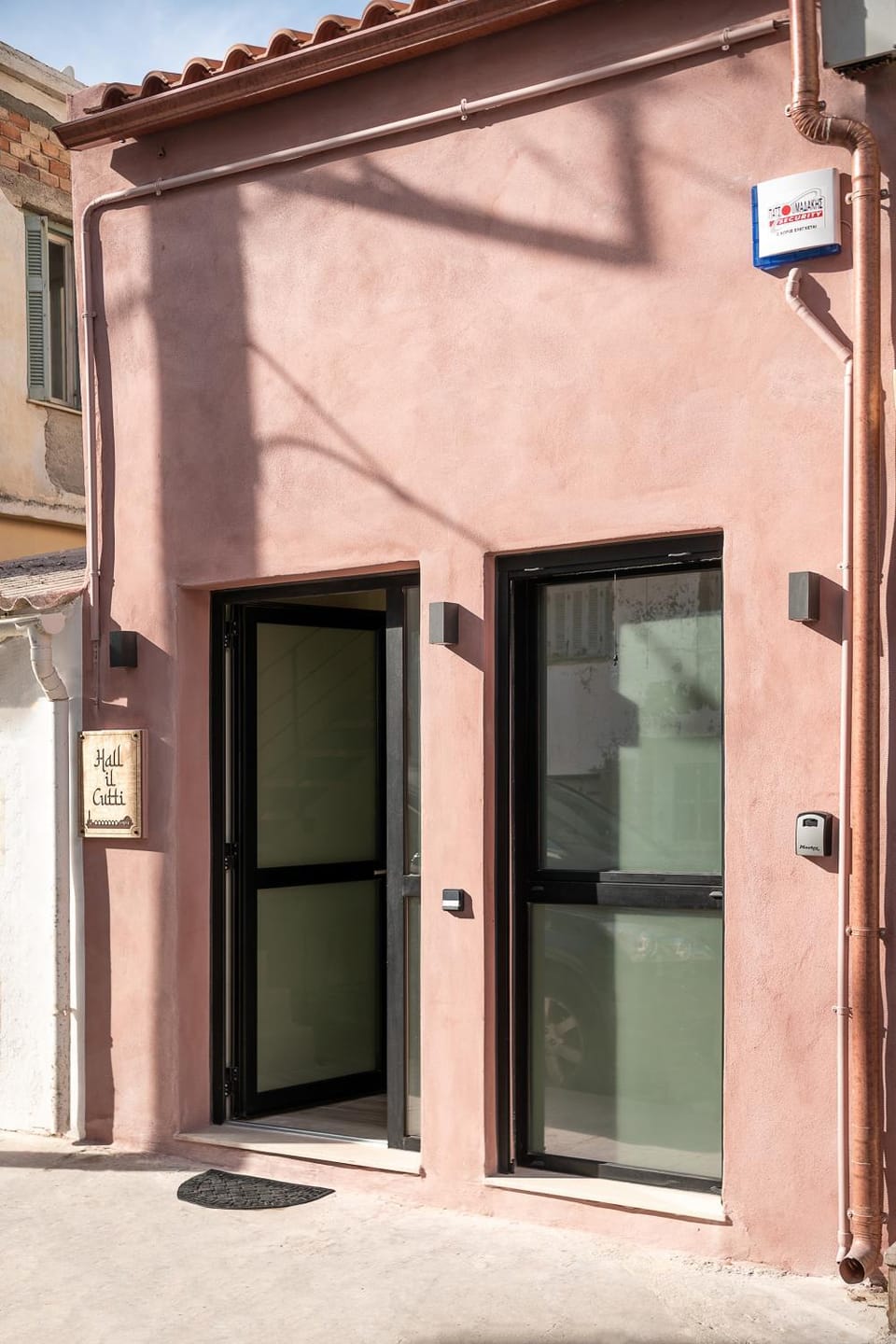 Facade/entrance