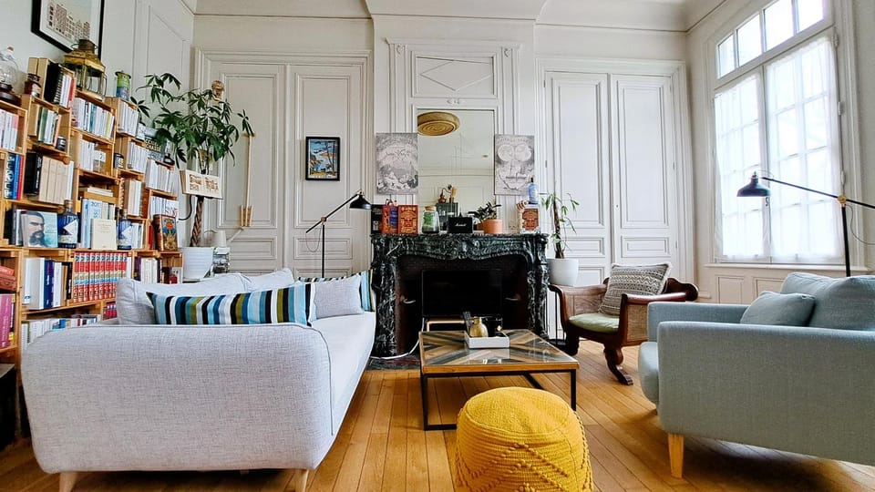 Living room, Seating area
