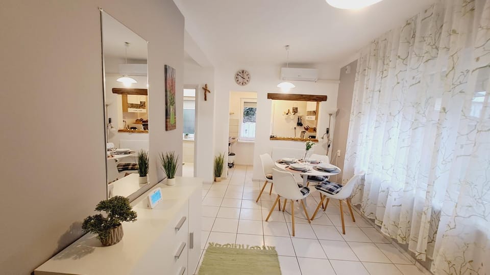 Kitchen or kitchenette, Living room, Dining area