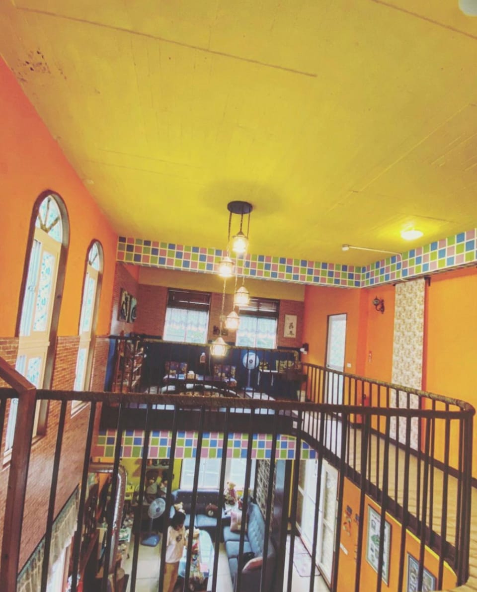 Restaurant/places to eat, Communal lounge/ TV room, Seating area