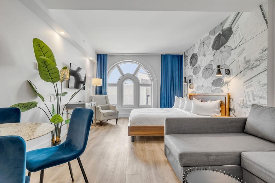 Bed, Living room