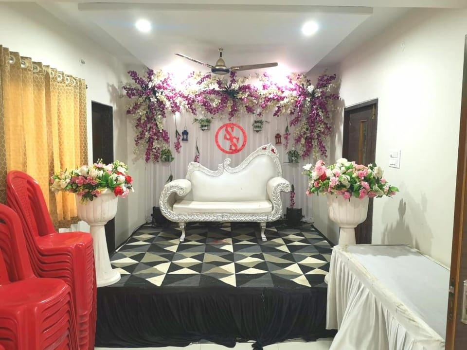 Majestic Hotel Hotel in Maharashtra
