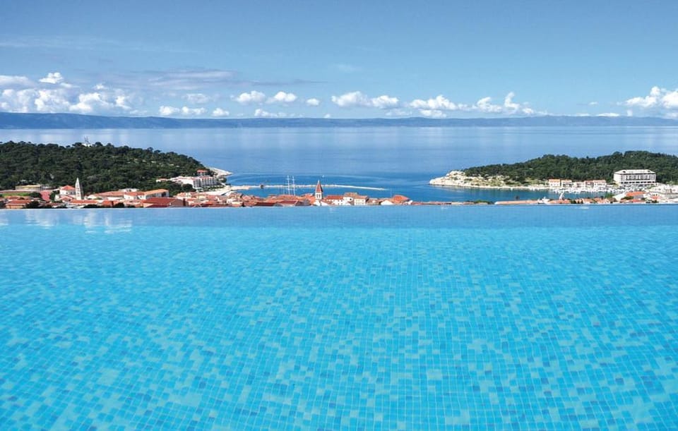 Luxury villa with heated pool, jacuzzi and sauna House in Makarska