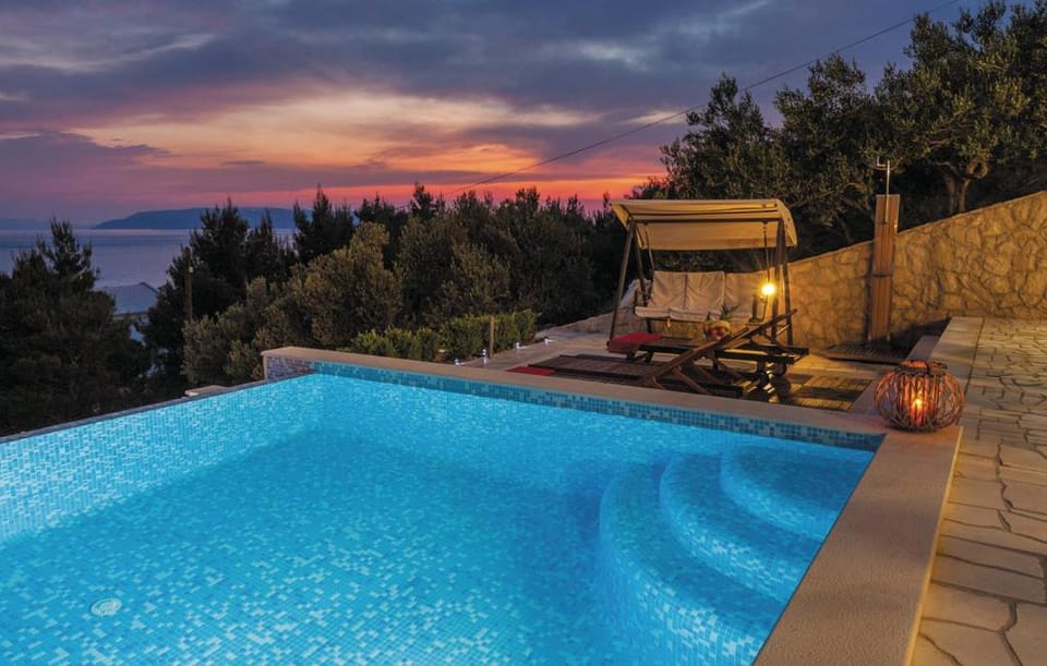 Luxury villa with heated pool, jacuzzi and sauna House in Makarska