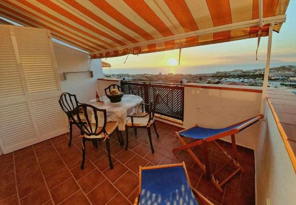 Patio, Day, Natural landscape, View (from property/room), Balcony/Terrace, Balcony/Terrace, Living room, Seating area, Dining area, Sea view, Sunset