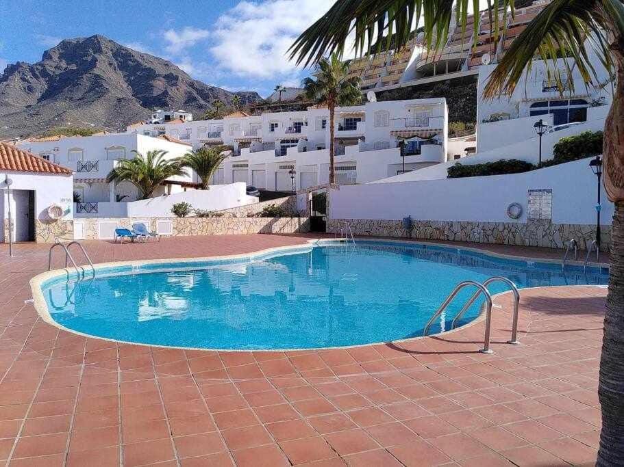 Property building, Nearby landmark, Day, Natural landscape, Mountain view, Pool view, Swimming pool, sunbed