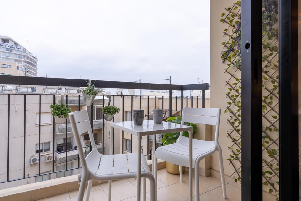 Balcony/Terrace, Seating area, Dining area, City view