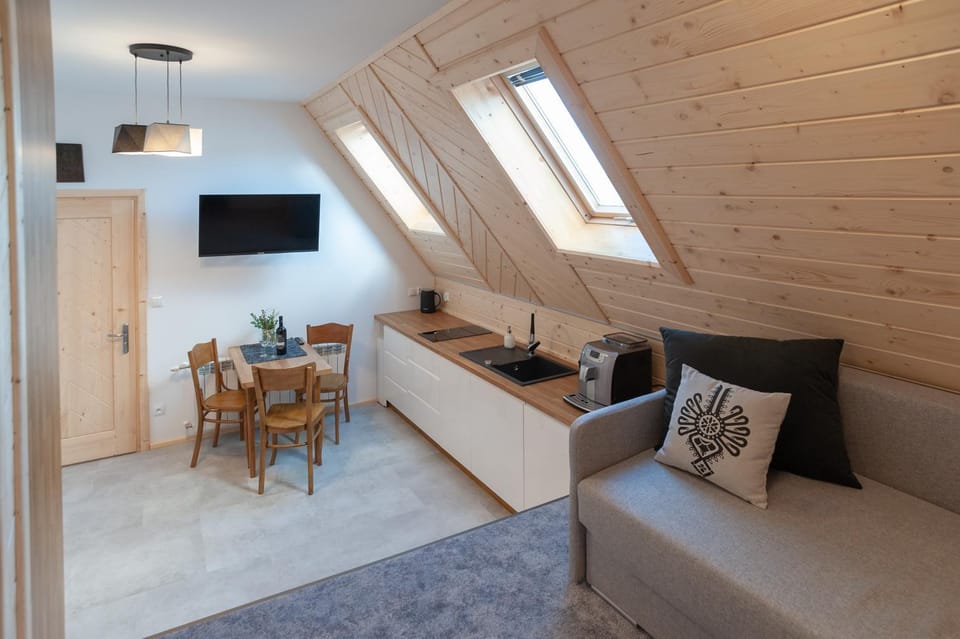 TV and multimedia, Kitchen or kitchenette, Seating area, Dining area
