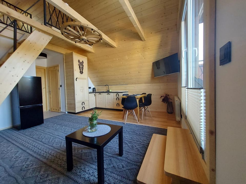 Kitchen or kitchenette, Living room, Seating area, kitchen