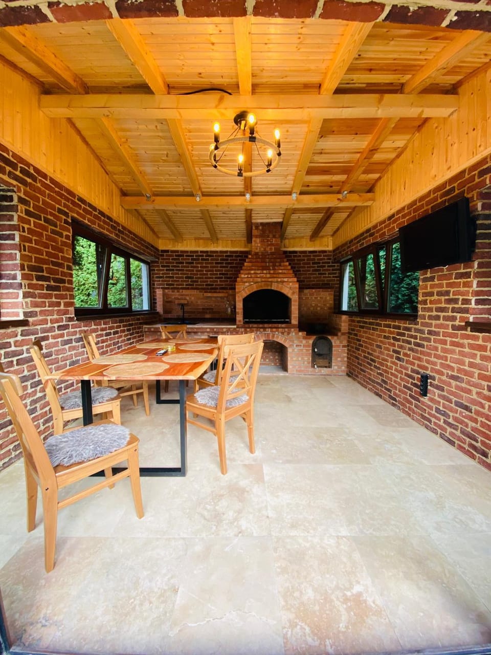 Patio, Day, BBQ facilities, Living room, Seating area, Dining area