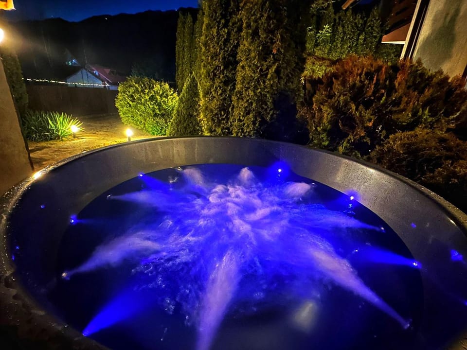 Night, Natural landscape, Hot Tub, Pool view, Swimming pool