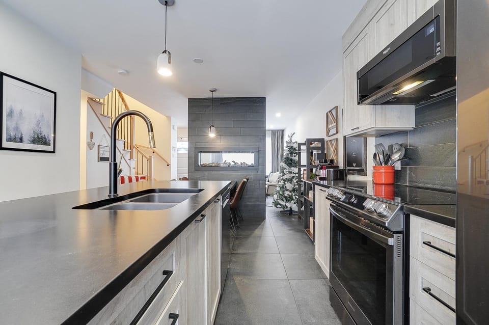 Coffee/tea facilities, Kitchen or kitchenette, Dining area, dishwasher, flat iron, minibar, pet friendly, toaster