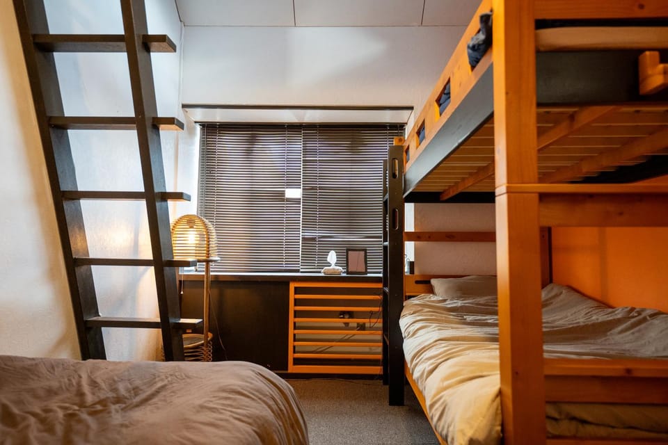 Bedroom, bunk bed