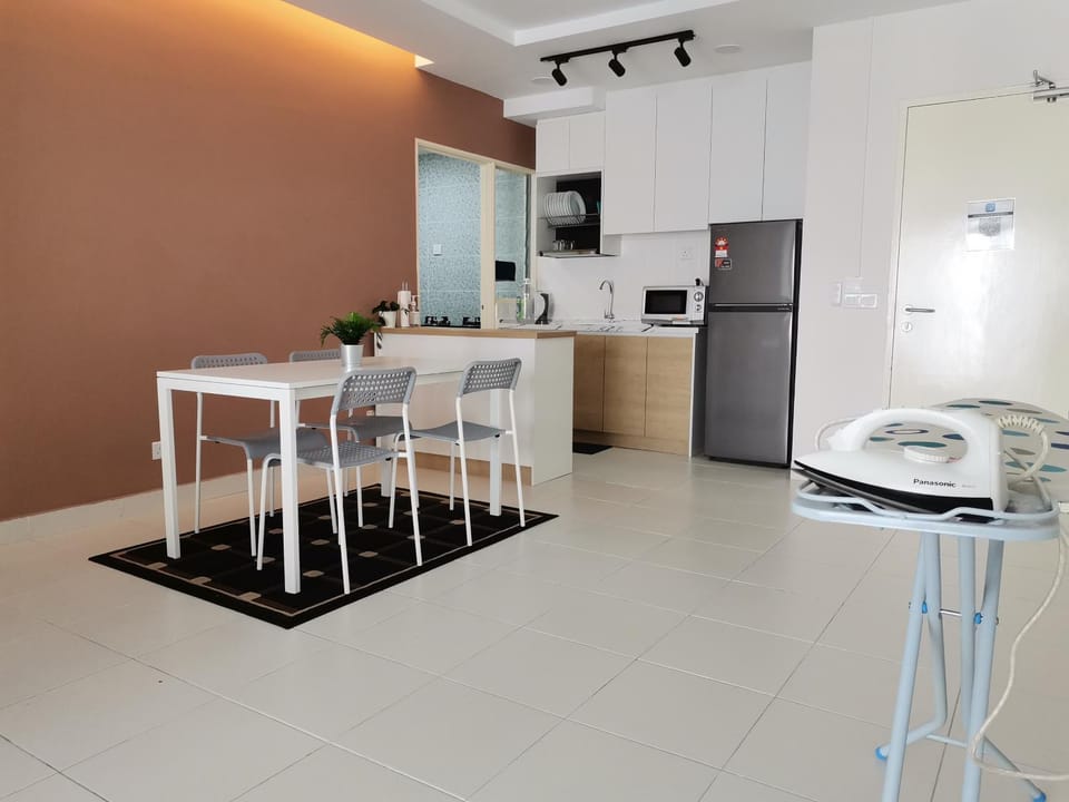 Kitchen or kitchenette, Dining area, furniture, minibar, oven
