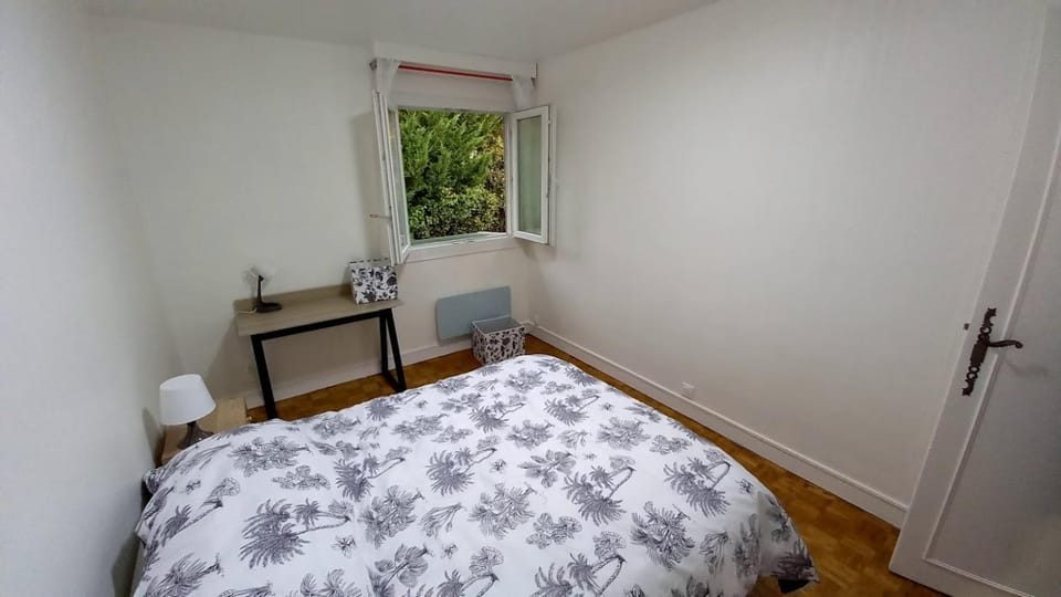 Bel Espace , Jardin Salon Cuisine 3 Chambres Apartment in Île-de-France