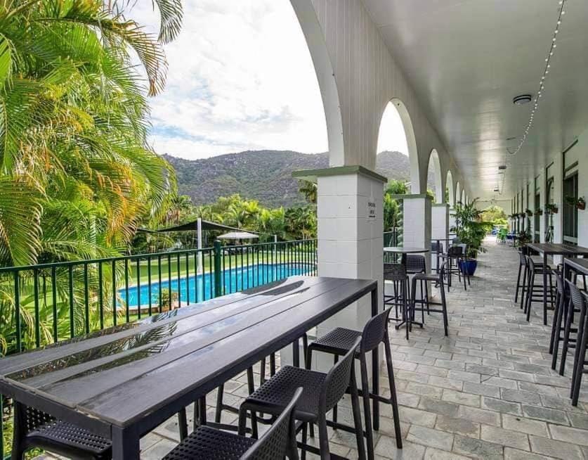 Restaurant/places to eat, Swimming pool