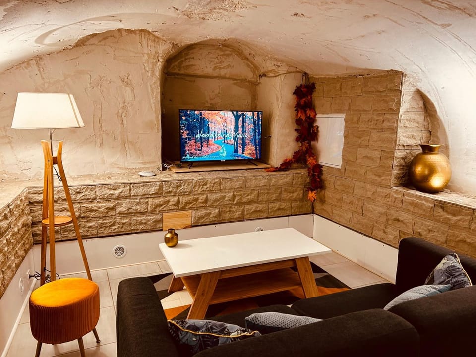 Communal lounge/ TV room, TV and multimedia, Living room, Seating area