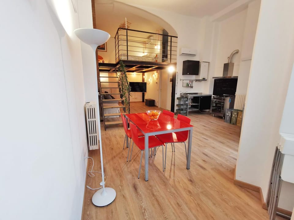Kitchen or kitchenette, Photo of the whole room, Dining area, oven, air conditioner