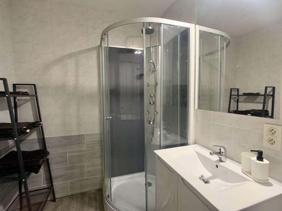 Shower, Bathroom