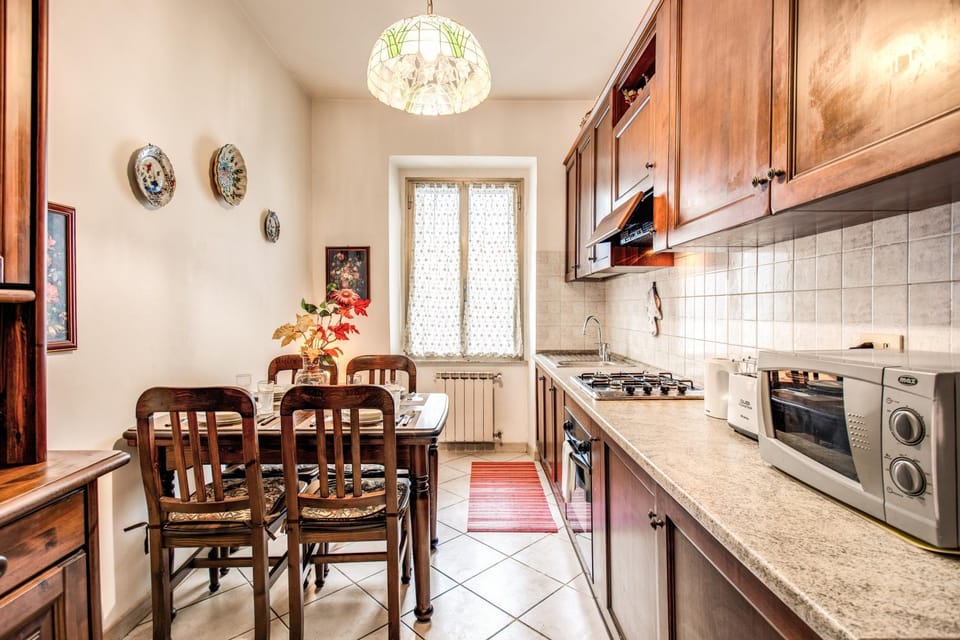 Kitchen or kitchenette, Dining area, minibar, pet friendly, stove, toaster